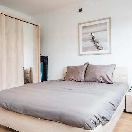 Lecomte - Family Escape At Sea 203 Ostende