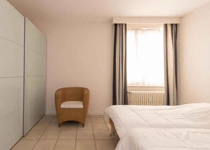 Lecomte - Family Escape At Sea 203 Ostend