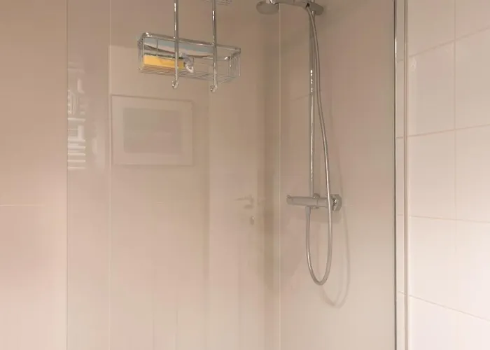 Lecomte - Family Escape At Sea 203