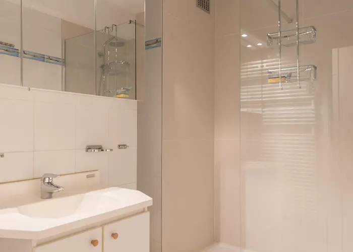 Lecomte - Family Escape At Sea 203 Ostend