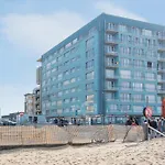 Lecomte - Family Escape At Sea 203 *