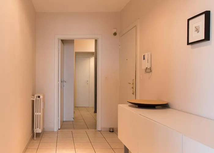 Lecomte - Family Escape At Sea 203 Daire